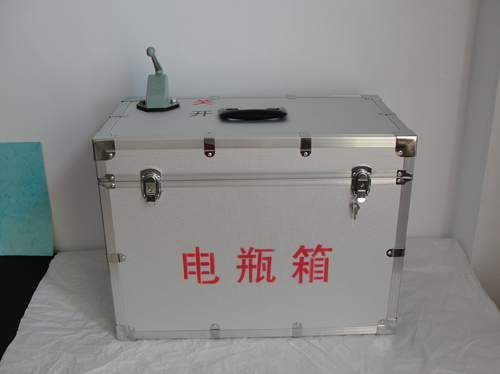 电瓶箱